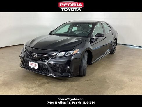 Used 2022 Toyota Camry SE FWD image 1