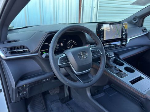 Used 2024 Toyota Sienna XSE w/ XSE Premium Package image 14