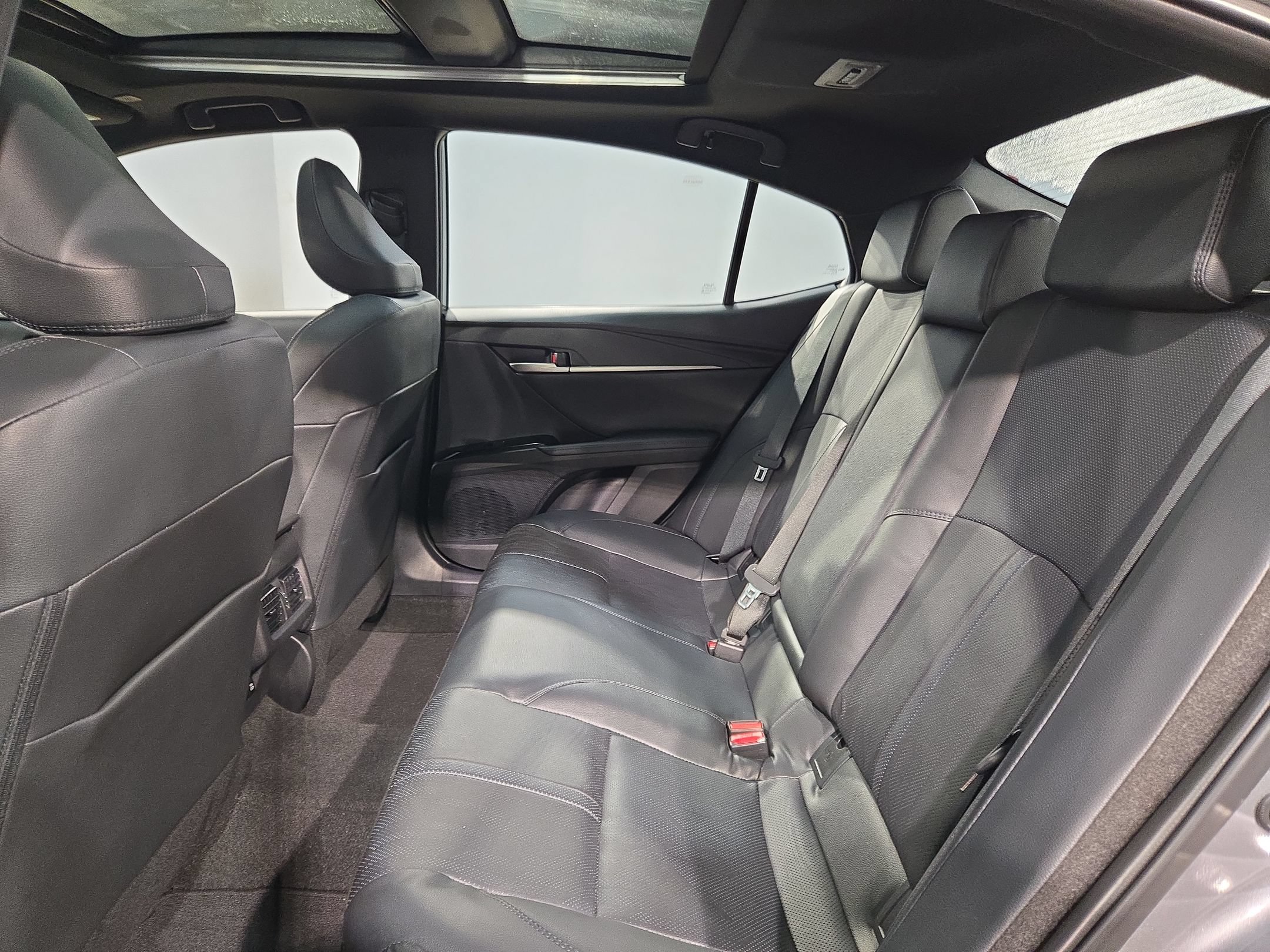 Used 2025 Toyota Camry XSE FWD image 36