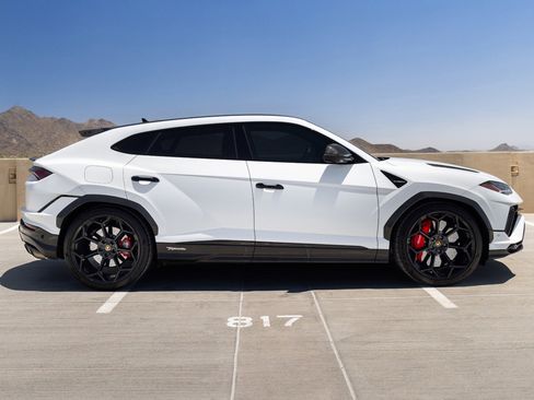 Used 2023 Lamborghini Urus Performante AWD/4WD image 9
