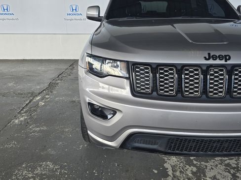 Used 2019 Jeep Grand Cherokee Altitude image 30