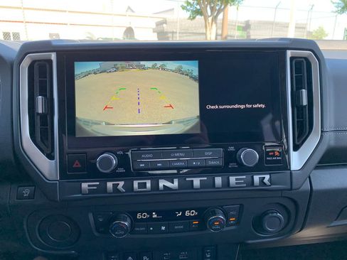 Used 2025 Nissan Frontier SV w/ SV Convenience Package RWD image 17