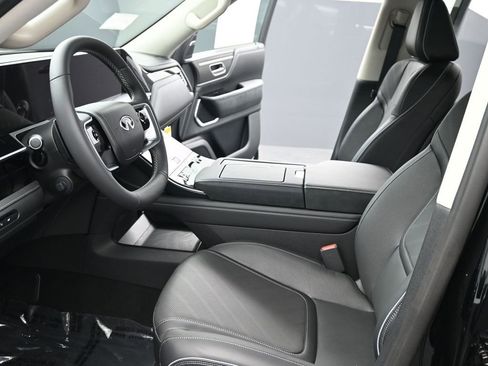 New 2026 INFINITI QX80 Luxe image 9