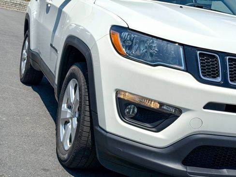 Used 2020 Jeep Compass Latitude w/ Cold Weather Group AWD/4WD image 4