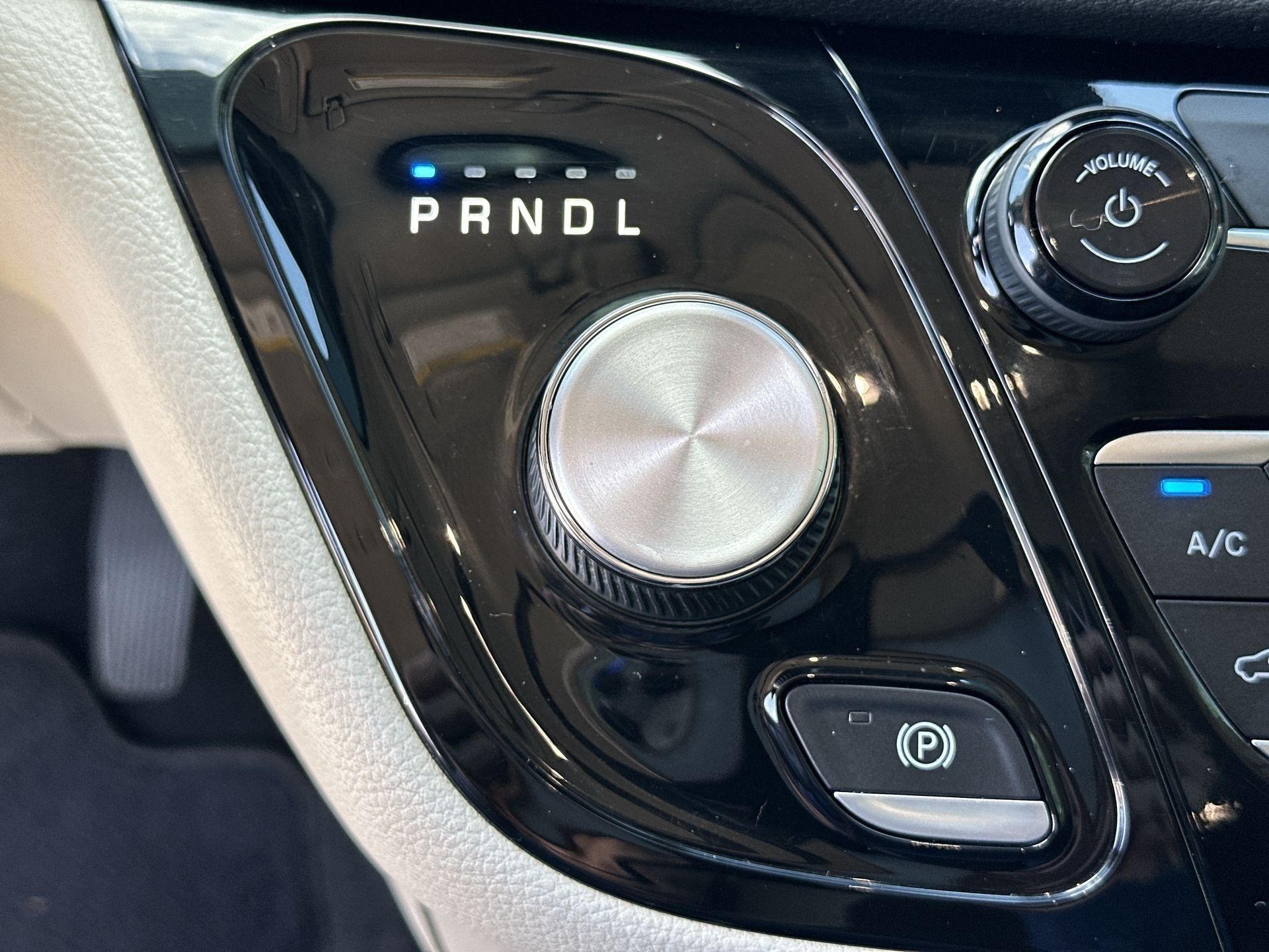 Used 2022 Chrysler Pacifica Touring-L AWD/4WD image 16