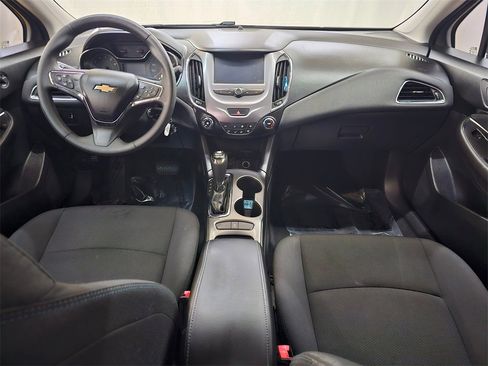 Used 2017 Chevrolet Cruze LT image 18