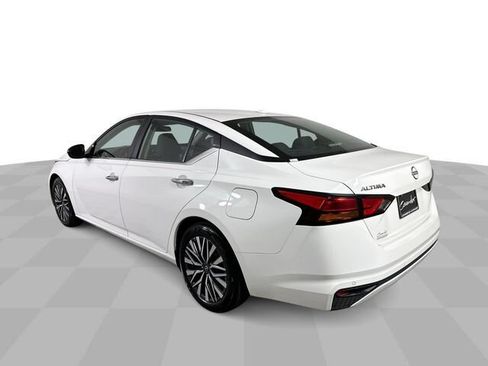 Used 2025 Nissan Altima 2.5 SV FWD image 6
