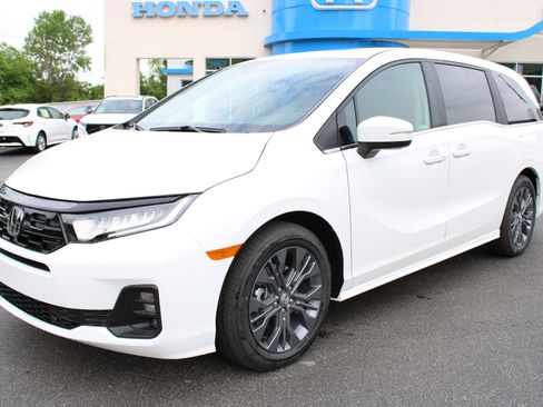 New 2026 Honda Odyssey Touring image 2