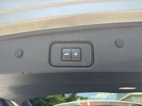 Used 2023 Nissan Pathfinder SL FWD image 14
