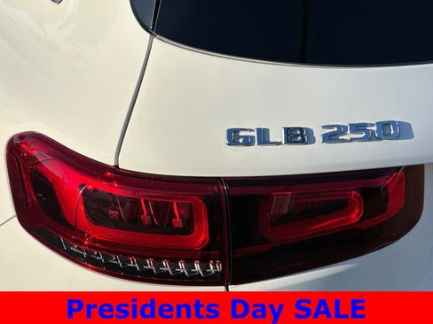 Used 2020 Mercedes-Benz GLB 250 4MATIC image 27