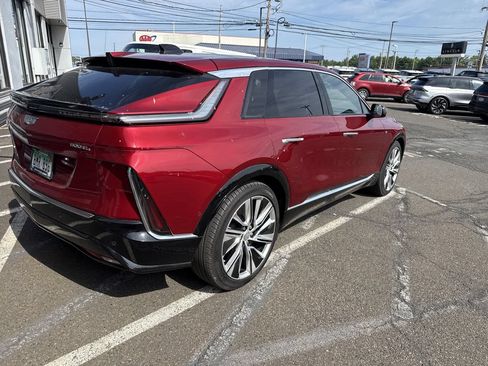 Used 2024 Cadillac Lyriq Luxury AWD/4WD image 8