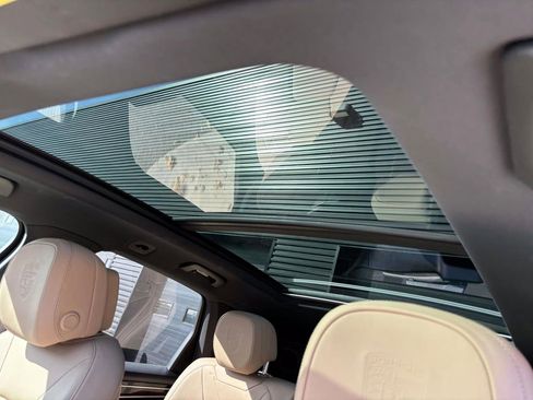 Certified 2022 Porsche Cayenne Platinum Edition image 40