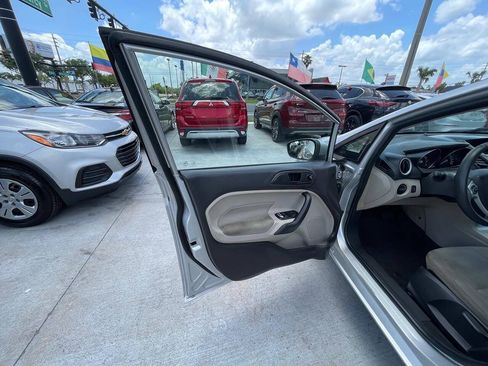 Used 2019 Ford Fiesta SE FWD image 4