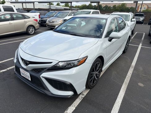 Certified 2022 Toyota Camry SE FWD image 4