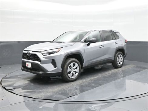 Certified 2025 Toyota RAV4 LE image 34