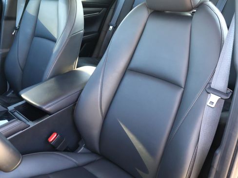 Used 2025 MAZDA MAZDA3 s image 13