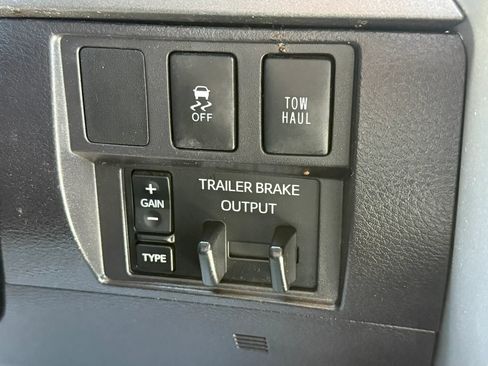 Used 2016 Toyota Tundra SR5 w/ SR5 Upgrade Package AWD/4WD image 36
