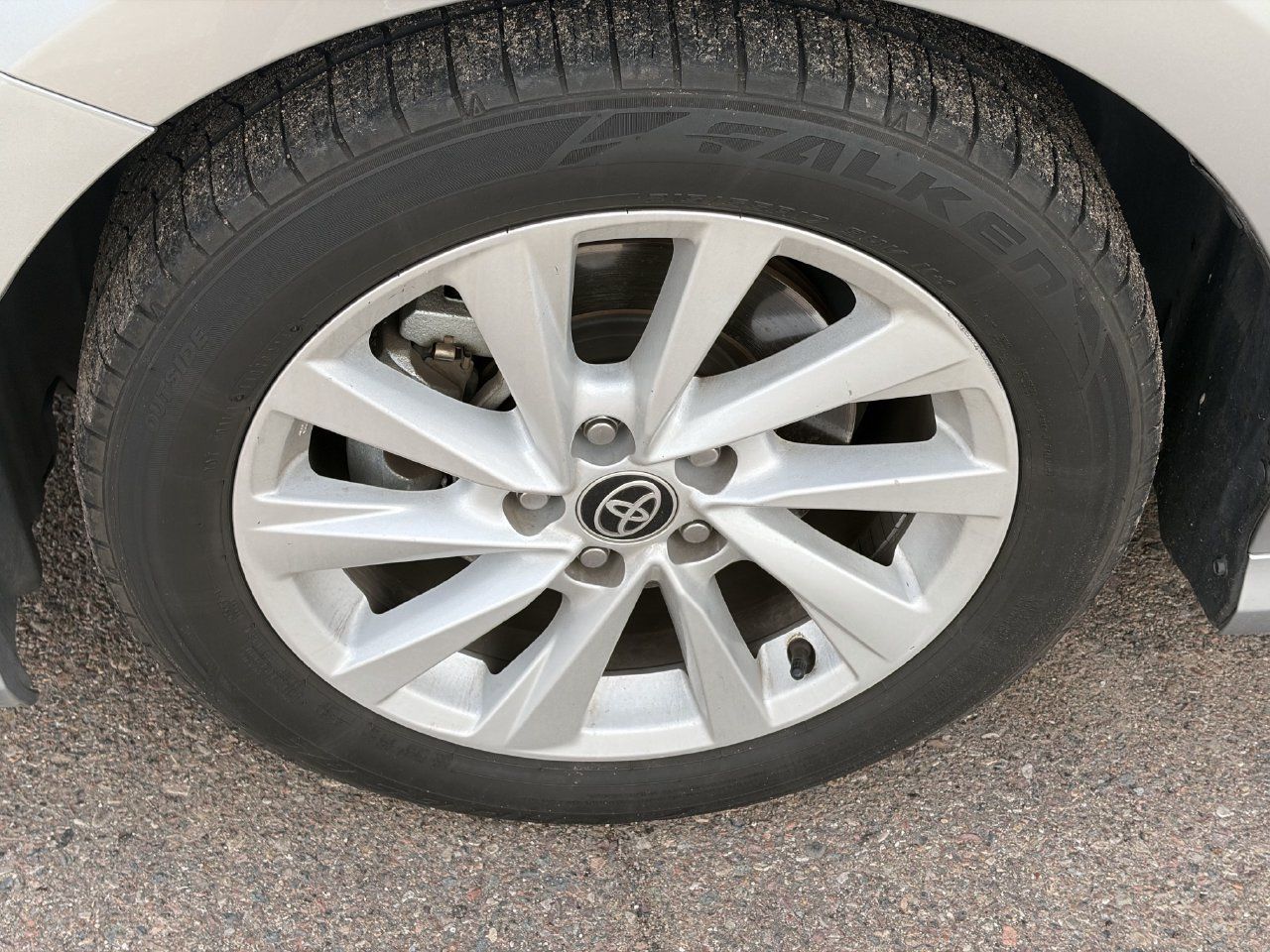 Used 2022 Toyota Camry LE FWD image 5