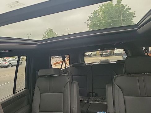 Used 2022 Chevrolet Suburban RST w/ Luxury Package AWD/4WD image 25