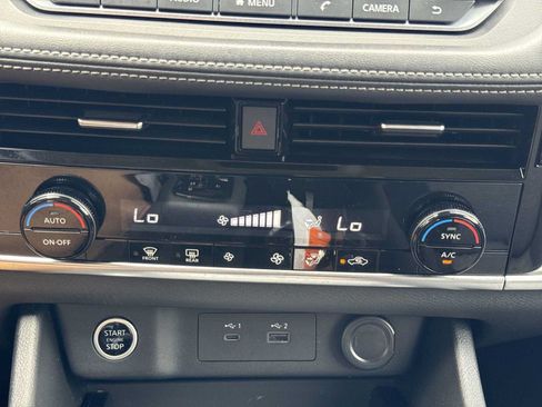 Used 2021 Nissan Rogue SV FWD image 19