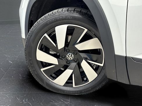 Used 2025 Volkswagen Atlas Cross Sport SE image 34