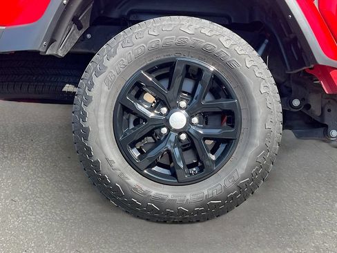Used 2023 Jeep Gladiator Sport AWD/4WD image 28