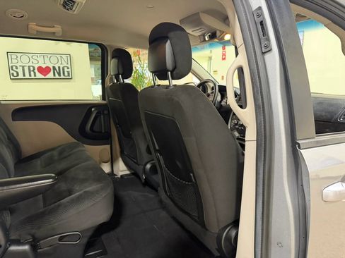 Used 2017 Dodge Grand Caravan SE FWD image 24