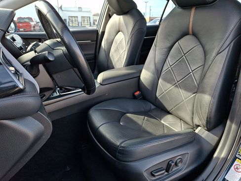 Used 2019 Toyota Camry XLE w/ Navigation Package image 13