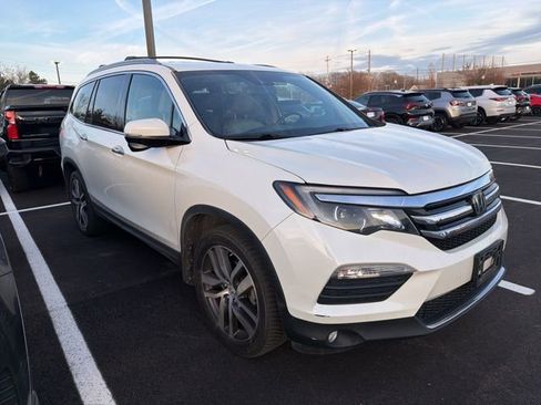 Used 2018 Honda Pilot Touring image 4