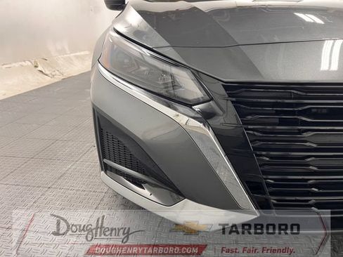 Used 2025 Nissan Altima 2.5 SV FWD image 10