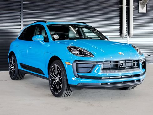 Certified 2022 Porsche Macan image 7