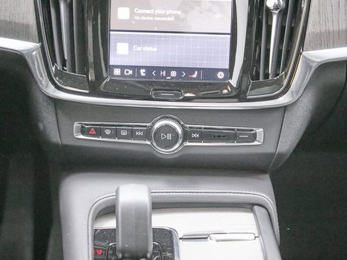 Certified 2025 Volvo S90 B6 Plus image 29