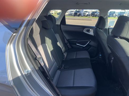 Used 2025 Kia Soul LX w/ LX Technology Package FWD image 34