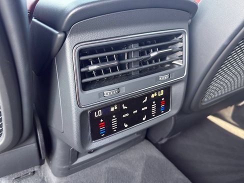 Used 2024 Audi SQ8 Prestige AWD/4WD image 28