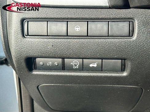 Used 2024 Nissan Rogue SV AWD/4WD image 13