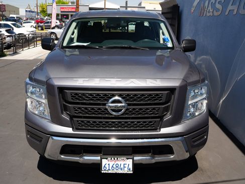 Used 2022 Nissan Titan SV image 2