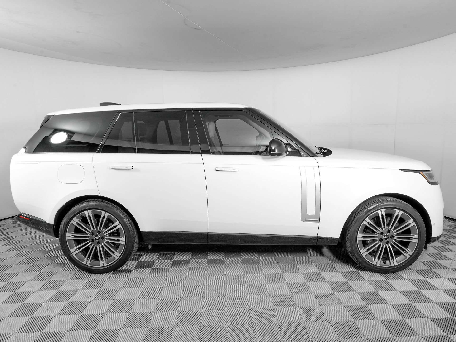 Used 2023 Land Rover Range Rover Autobiography AWD/4WD image 3