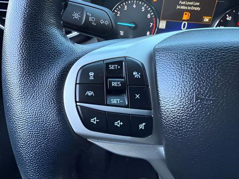 Used 2022 Ford Explorer XLT w/ Equipment Group 202A AWD/4WD image 18