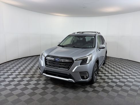 Used 2023 Subaru Forester Touring image 2