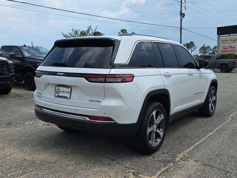 Used 2023 Jeep Grand Cherokee Limited w/ Luxury Tech Group II AWD/4WD image 6