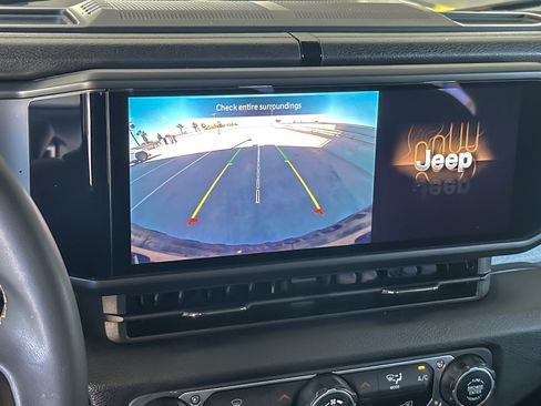 Used 2024 Jeep Wrangler Unlimited AWD/4WD image 18