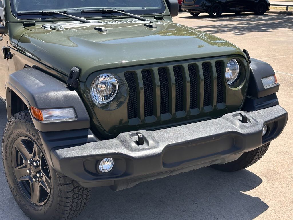Used 2022 Jeep Wrangler Unlimited Sport AWD/4WD image 2
