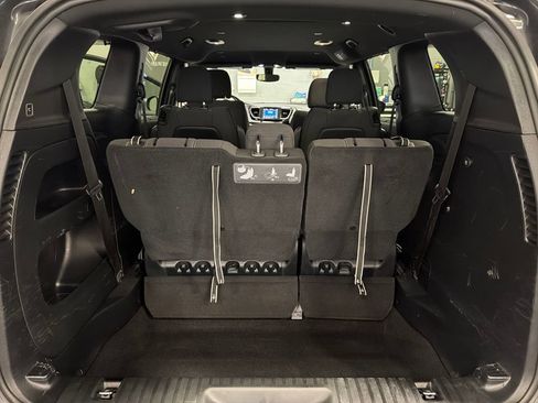 Used 2019 Chrysler Pacifica Touring Plus w/ S Appearance Package FWD image 18