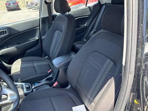 Certified 2025 Hyundai Venue SEL FWD image 6
