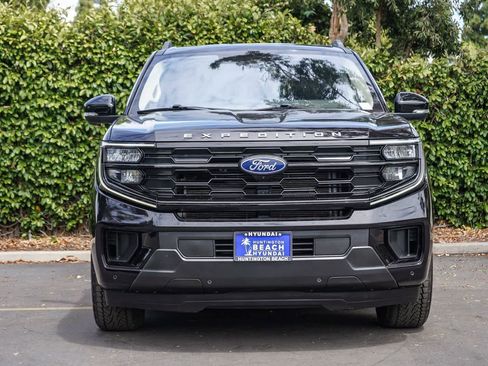 Used 2025 Ford Expedition Active AWD/4WD image 2