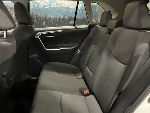 Used 2025 Toyota RAV4 XLE image 18