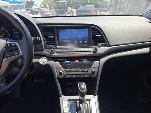 Used 2017 Hyundai Elantra Limited w/ Limited Tech Package 04 FWD image 11