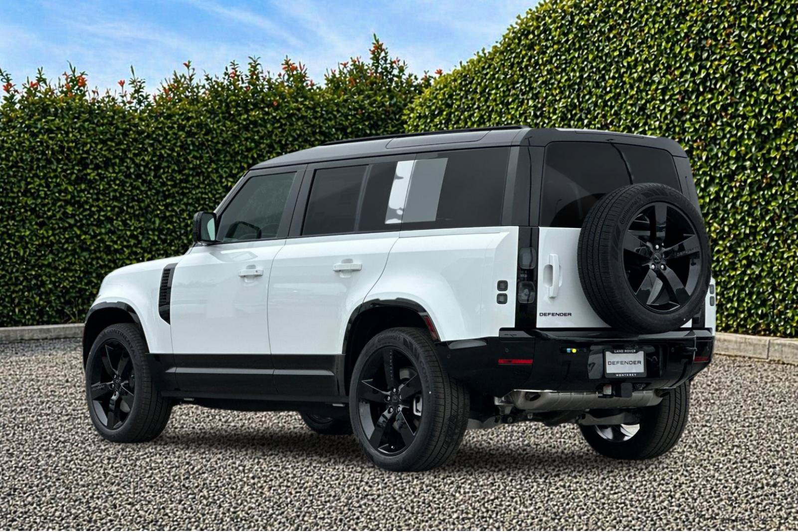 New 2026 Land Rover Defender 110 X-Dynamic SE AWD/4WD image 4