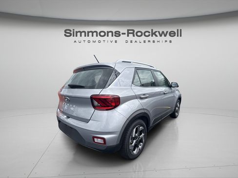 Used 2025 Hyundai Venue SEL FWD image 4
