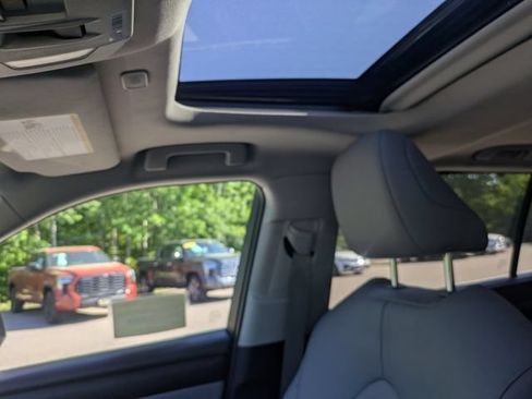 Certified 2024 Toyota Highlander XLE AWD/4WD image 38